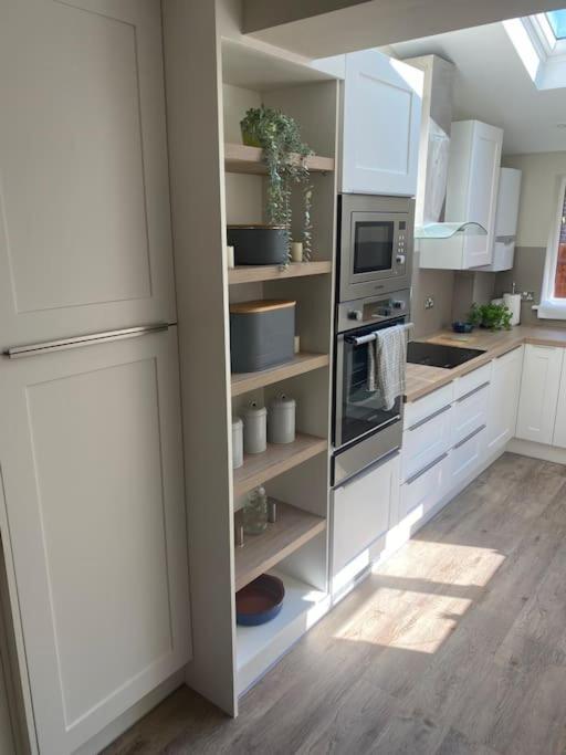Beautiful 3 Bed Home In The Heart Of New Forest Hordle Extérieur photo